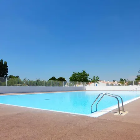 Maison 3 Pieces Pres De La Avec Piscine Et Parking, - Fr-1-224a-71