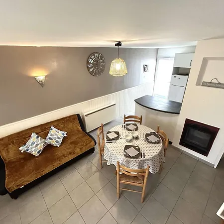 Maison 3 Pieces Pres De La Avec Piscine Et Parking, - Fr-1-224a-71