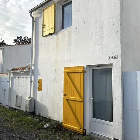 Maison 3 Pieces Pres De La Avec Piscine Et Parking, - Fr-1-224a-71 度假居 *